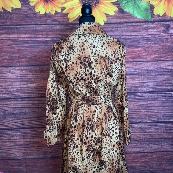 🎉ON SALE🎉⚡️Beautiful Bandolino Cheetah Trench coat⚡️ - Picture 3 of 5